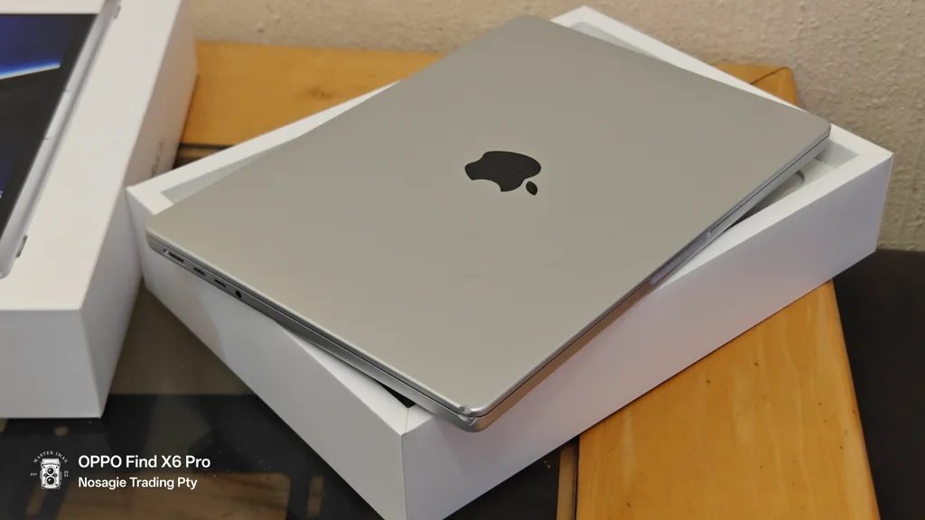 14-inch M1 Pro Liquid XDR Retina MacBook Pro — 16-GPU, 16GB RAM, 1TB SSD with Box