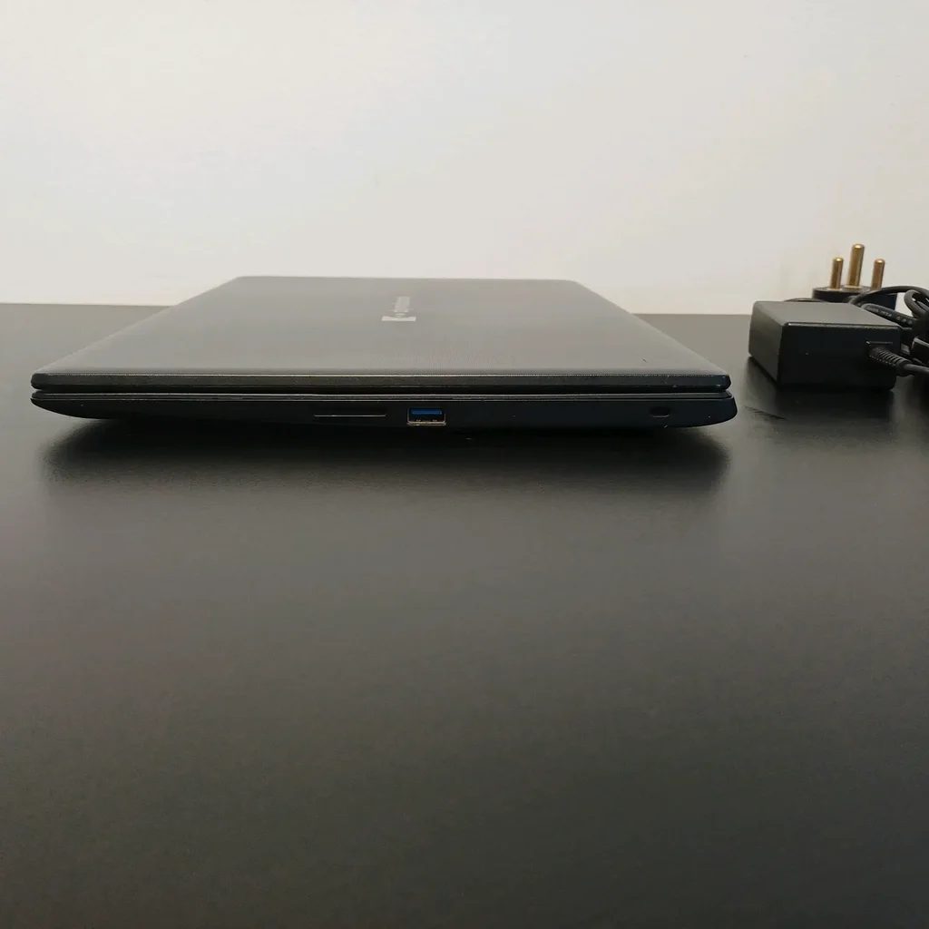 Toshiba Dynabook Satellite Pro L50-G-19F Laptop photo 3
