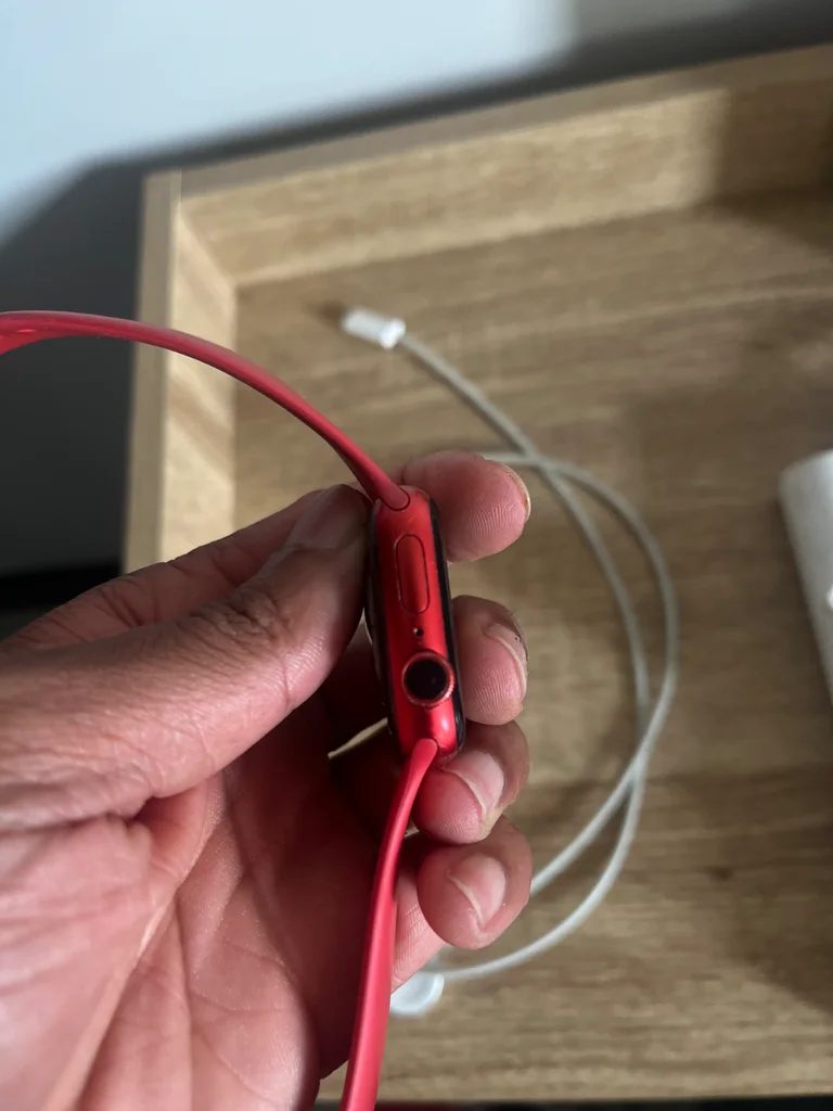 Red Apple Watch Series 6 photo 3