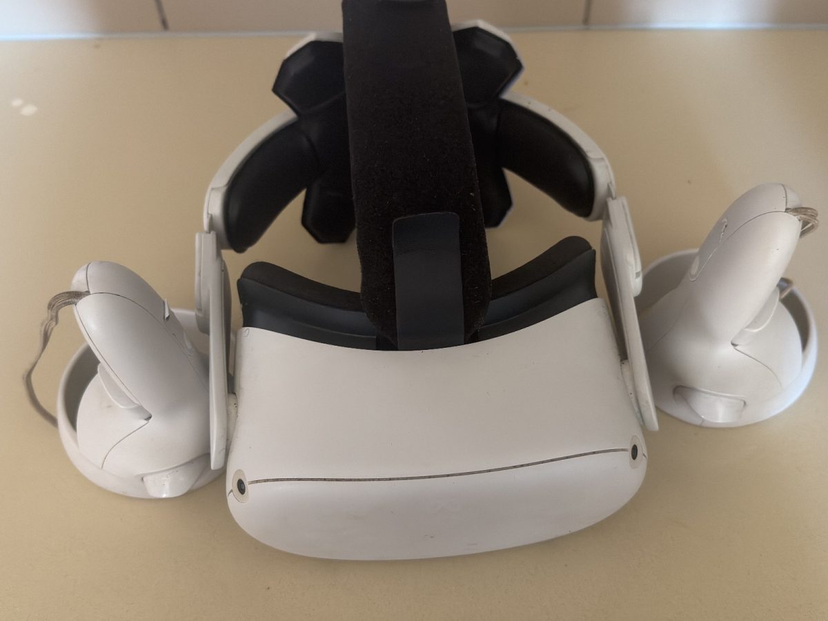 Oculus Quest 2 with Custom Strap photo 2
